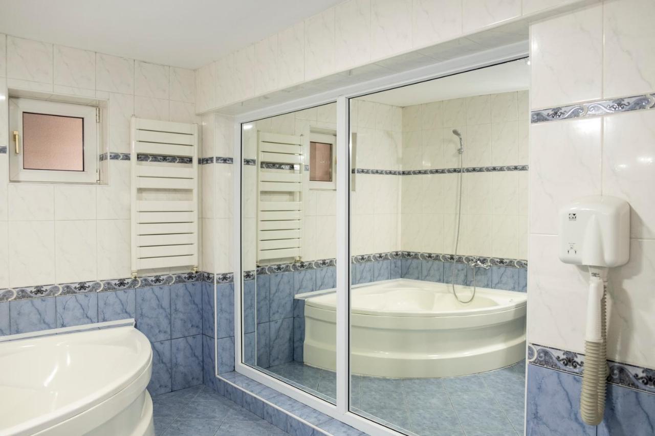 ホテル Casa Gabriela ブカレスト エクステリア 写真