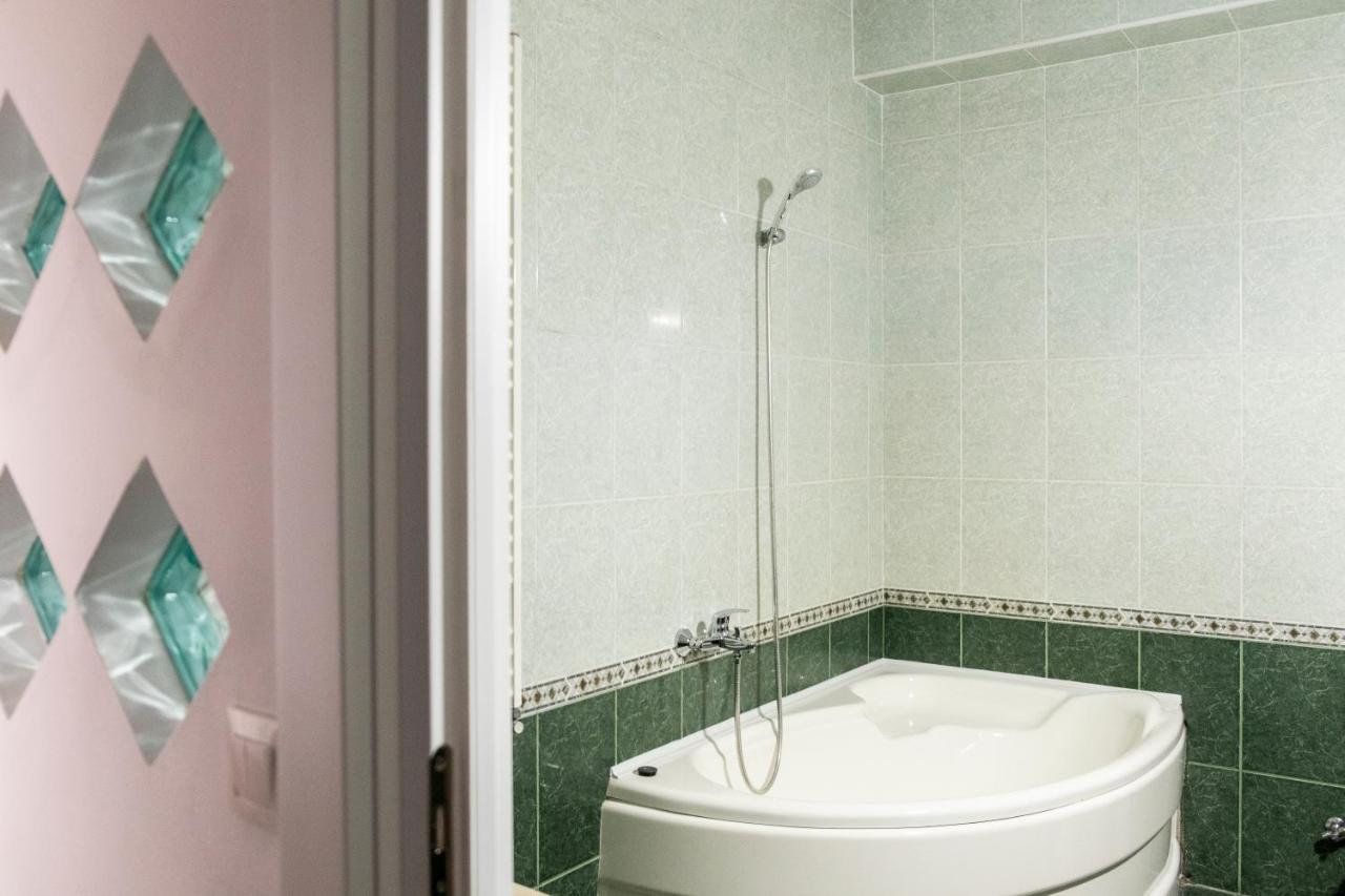 ホテル Casa Gabriela ブカレスト エクステリア 写真