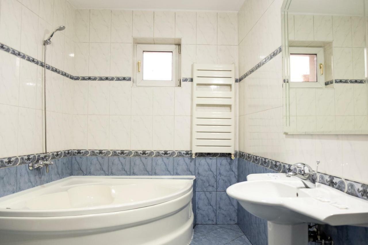 ホテル Casa Gabriela ブカレスト エクステリア 写真